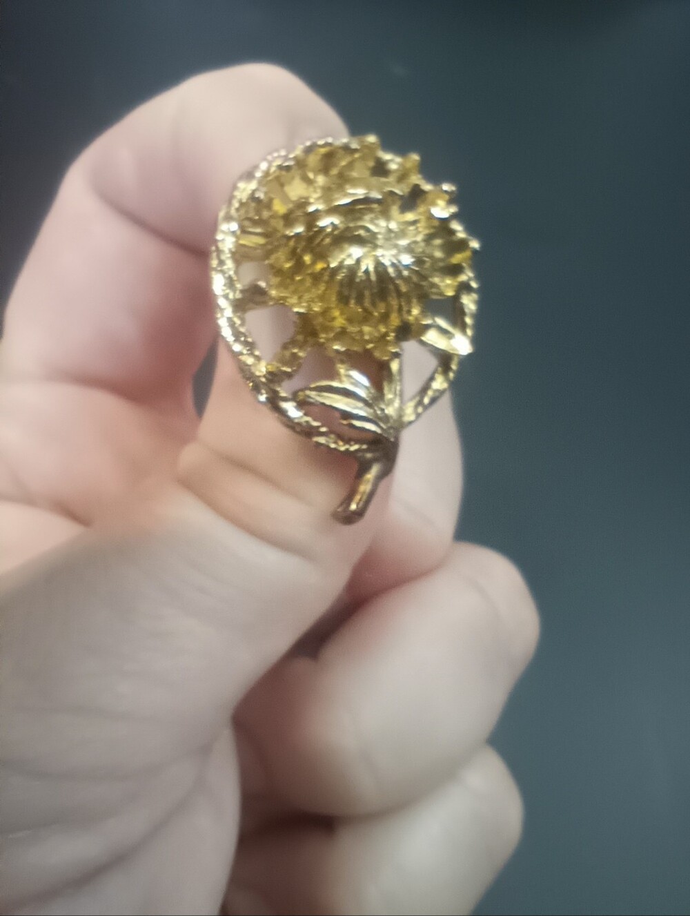 Vintage Gold Tone Chrysanthemum Pin.